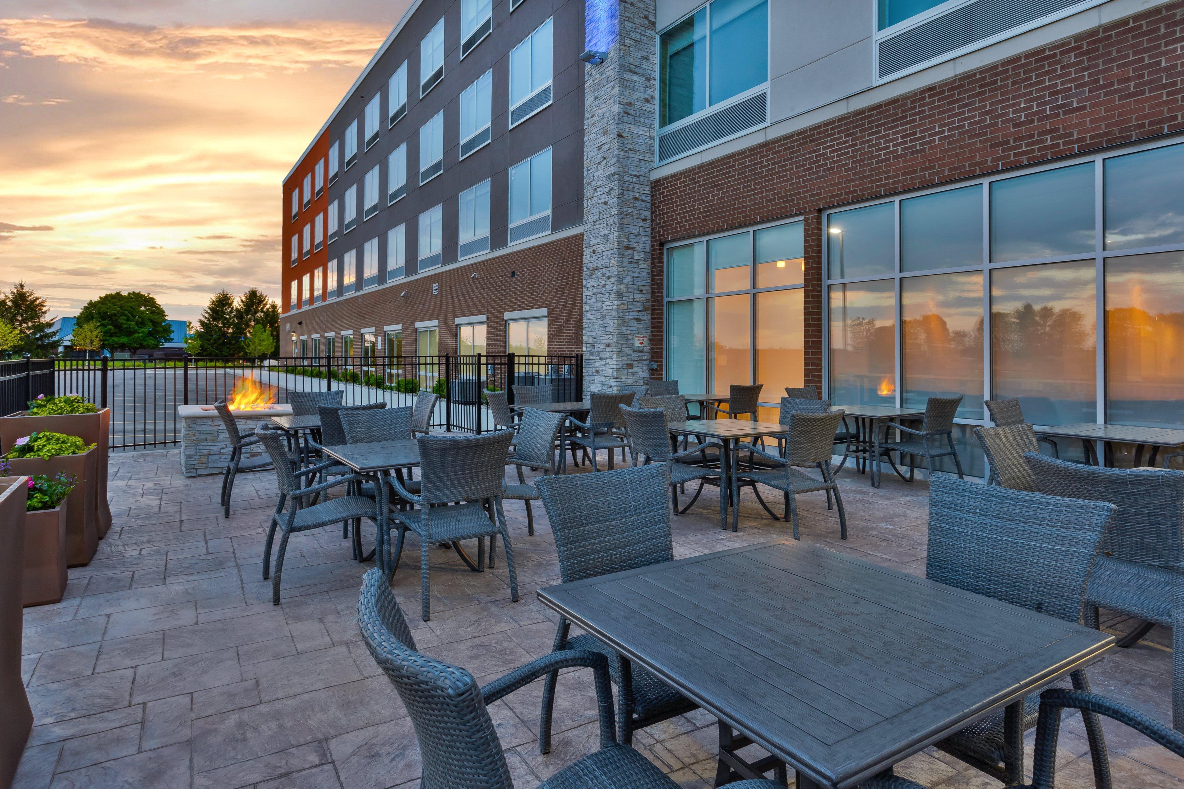 Holiday Inn Express & Suites - Grand Rapids Airport - South By Ihg Экстерьер фото